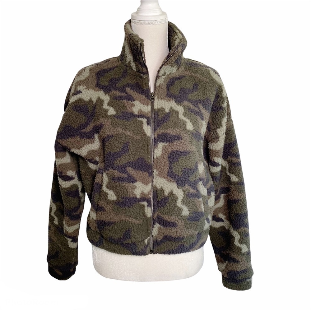 American Eagle Camo Fuzzy Sherpa Zip up Jacket sweatshirt Size S